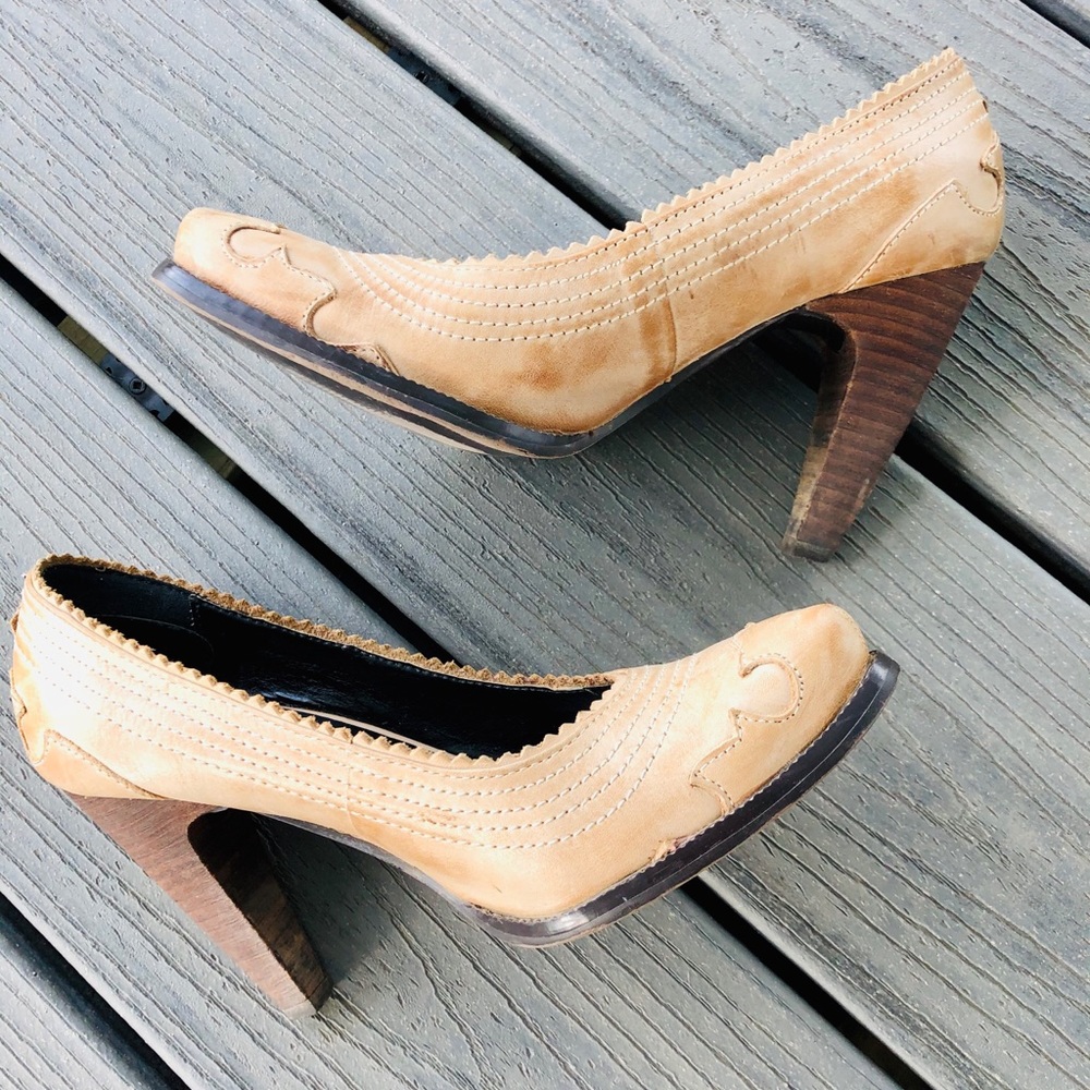 Heels - Picture 5 of 5